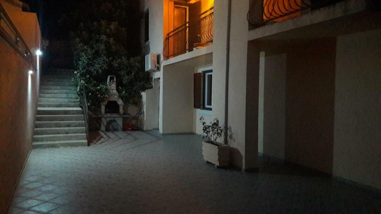 Apartments Antonio Stari Grad Kültér fotó